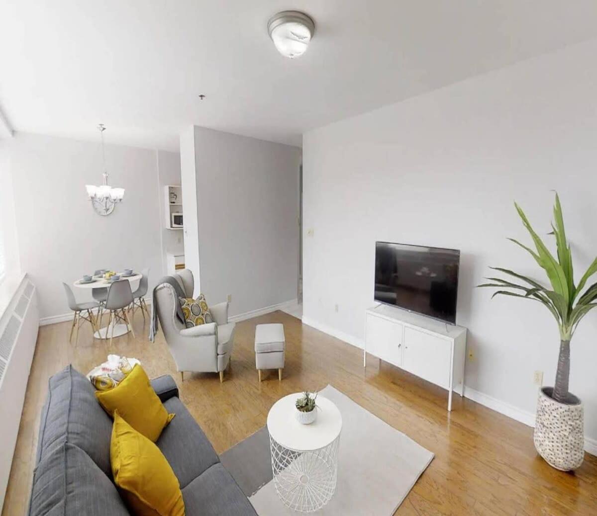 Bright Cozy Condo The Heart Of Uptown 2Bed Coffee & Tea Сент-Джон Экстерьер фото